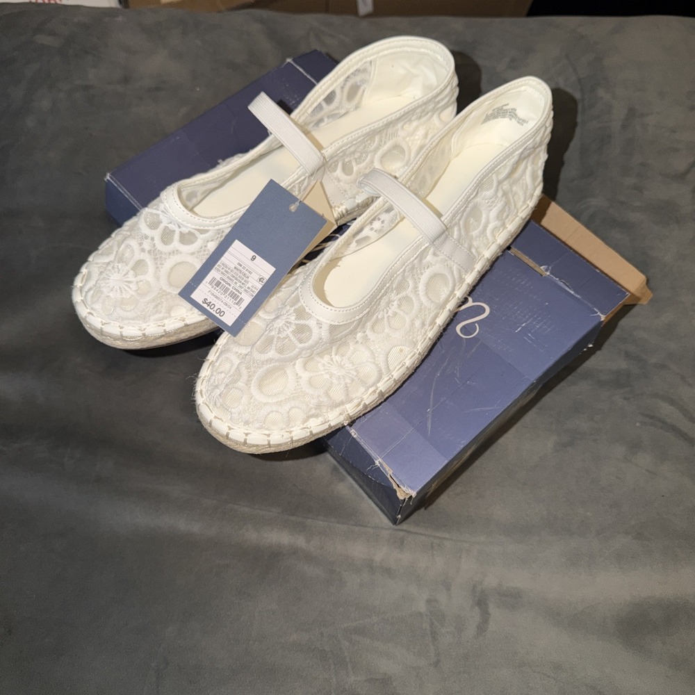 Universal Thread White Lace Floral Slip-On Memory Foam Flats Round Toe Size 9